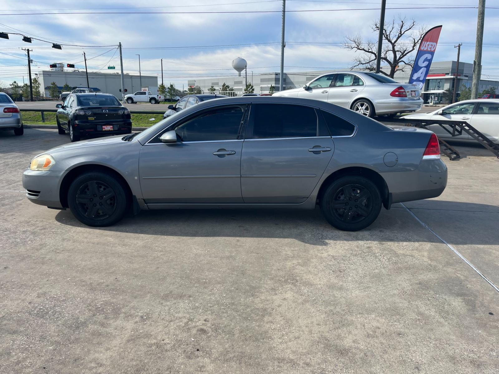 2007 GRAY /black Chevrolet Impala LS (2G1WB55KX79) with an 3.5L V6 OHV 16V FFV engine, 4-Speed Automatic Overdrive transmission, located at 14700 Tomball Parkway 249, Houston, TX, 77086, (281) 444-2200, 29.928619, -95.504074 - Photo #3